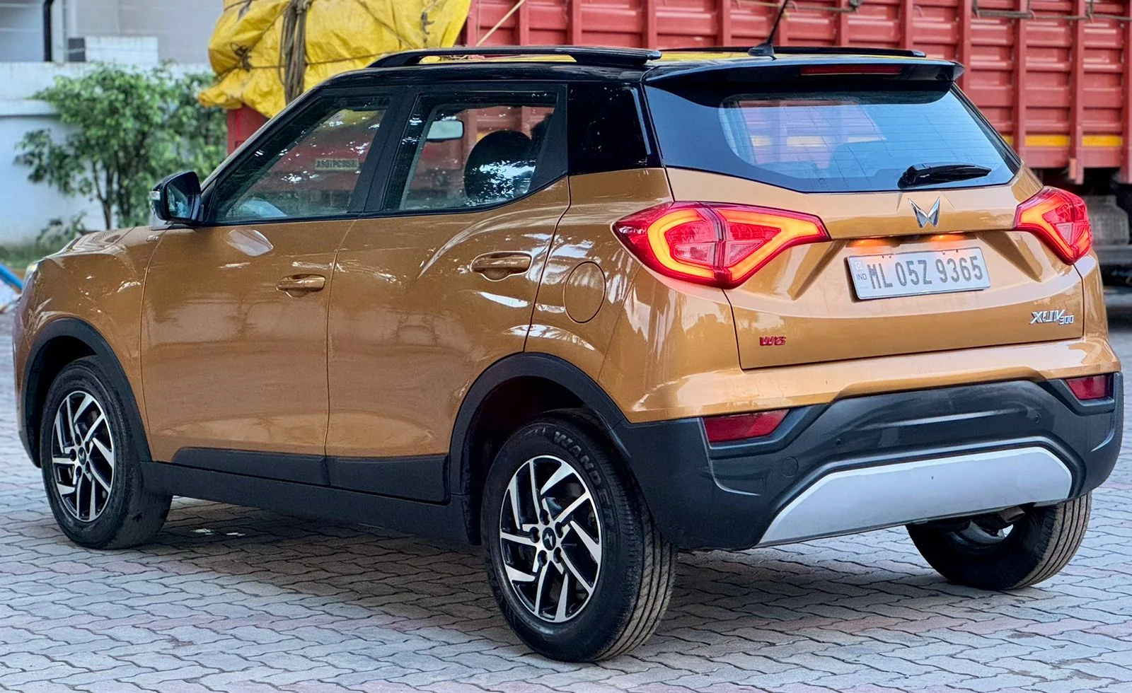 Mahindra XUV300 - Thumbnail 5